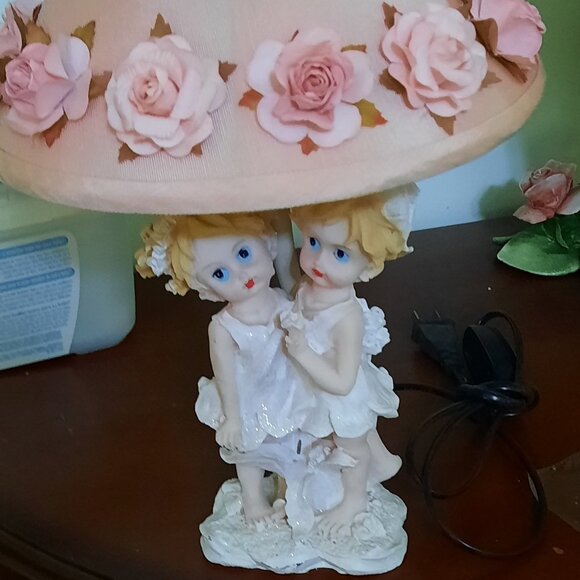 Brand New Table Lamp With Handmade Flowers Shade. - Picture 1 of 4